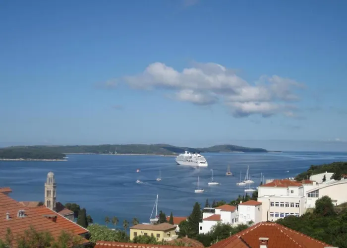 Azure Hvar 公寓 *