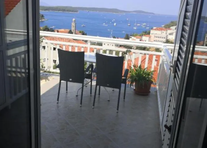 Azure Hvar 公寓