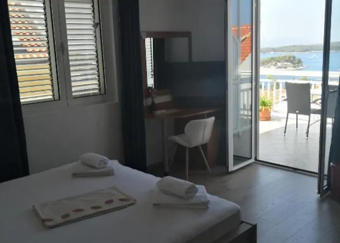 Azure Hvar 公寓