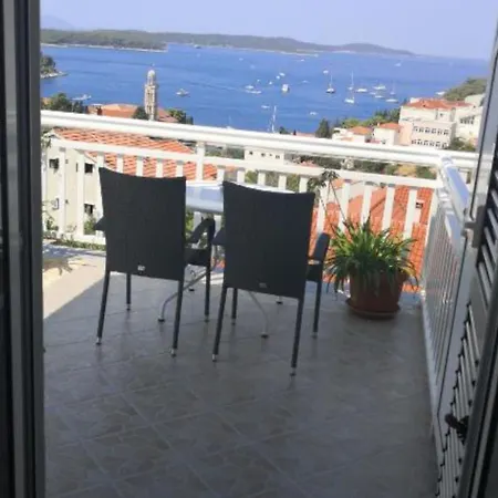 Azure Hvar 公寓