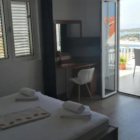 Azure Hvar 公寓
